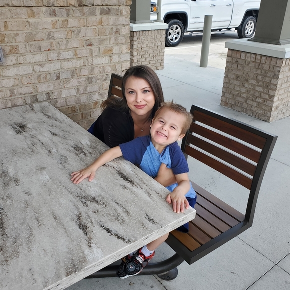 Meet your Posher, Michaela - Picture 2 of 2